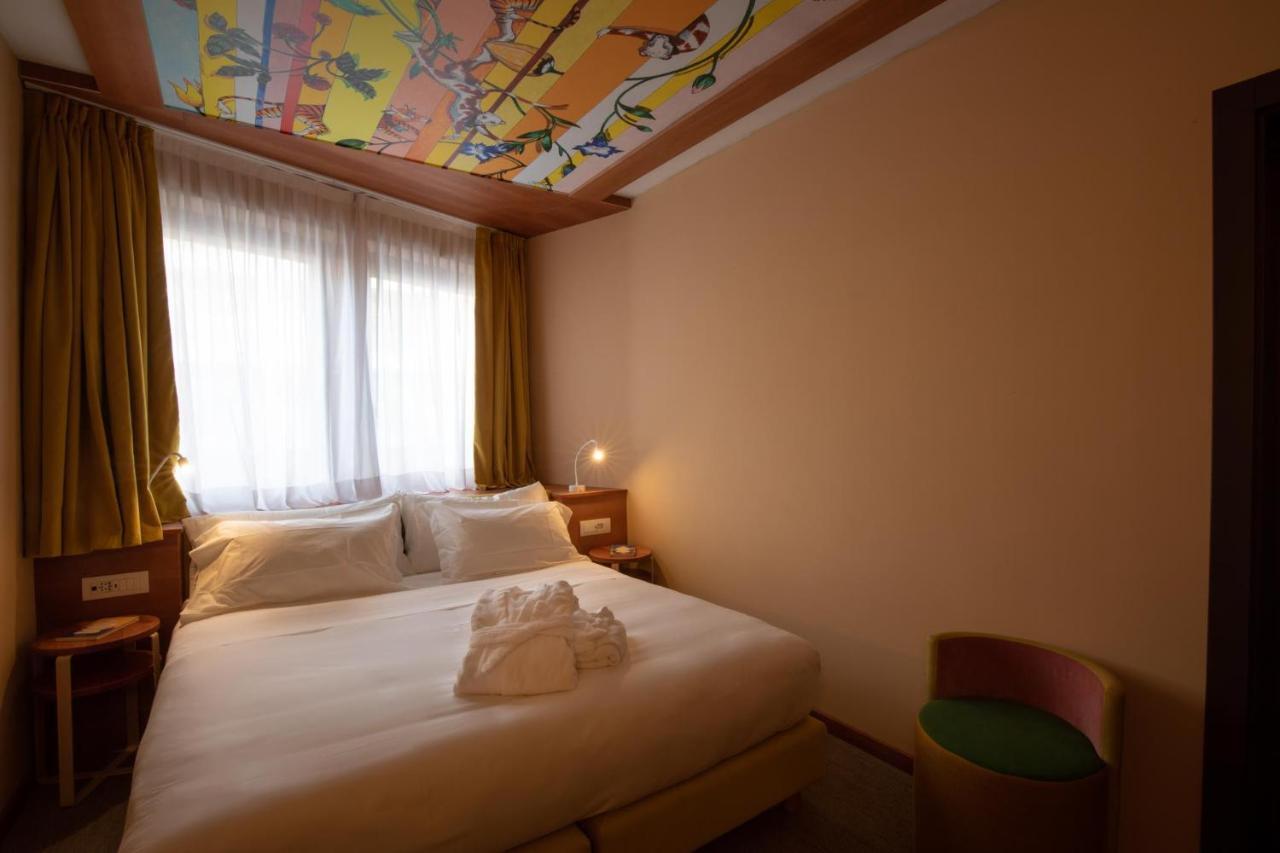 Standard Double or Twin Room,943833622:JPEG